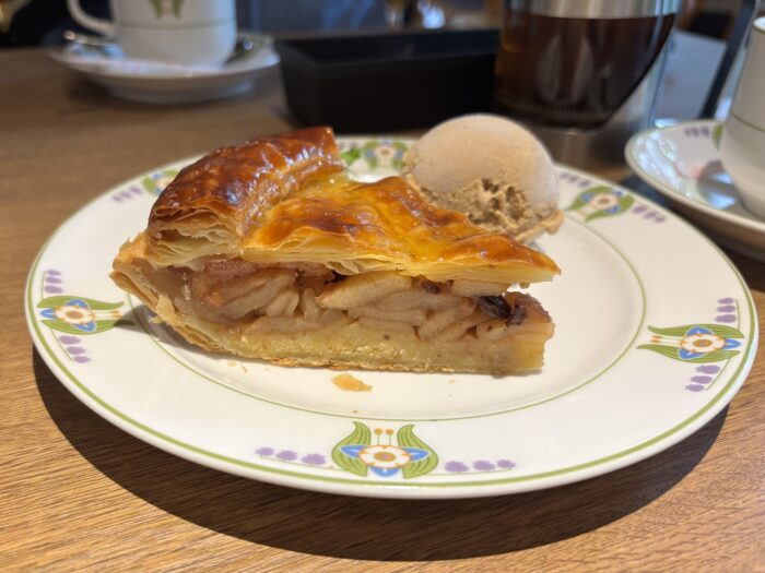 万平ホテルのアップルパイ